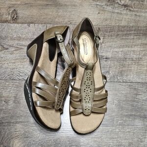 Croft and Barrow ortholite sandals women's size 8